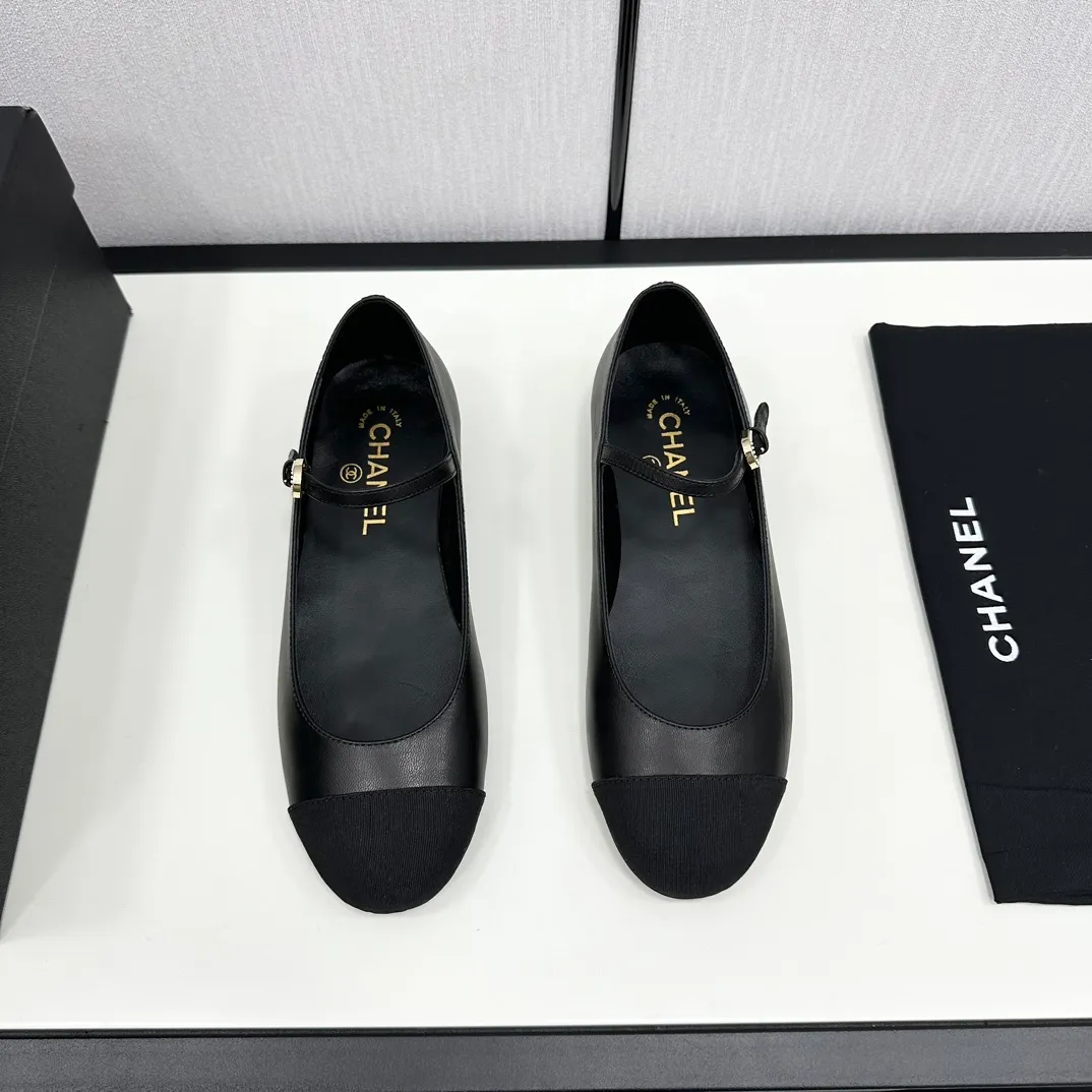 👟👟Ex-factory price 480👟👟 Xiaoxiang official website synchronizes the high version of CHANEL Chanel top Mary Jane____________, a must-have hot item for the fragrance family in spring and autumn, the goddess series, with the elegant and ladylike temperament of the fragrance family, super attractive, irresistible, and heart-warming... ▪️Imported sheepskin for the uppers ▪️Imported sheepskin for the inner feet (the same as the original) ▪️Original model open version, genuine leather outsole🇮🇹 ▪️Standard code 35-40 34 40 41 customized (non-returnable)